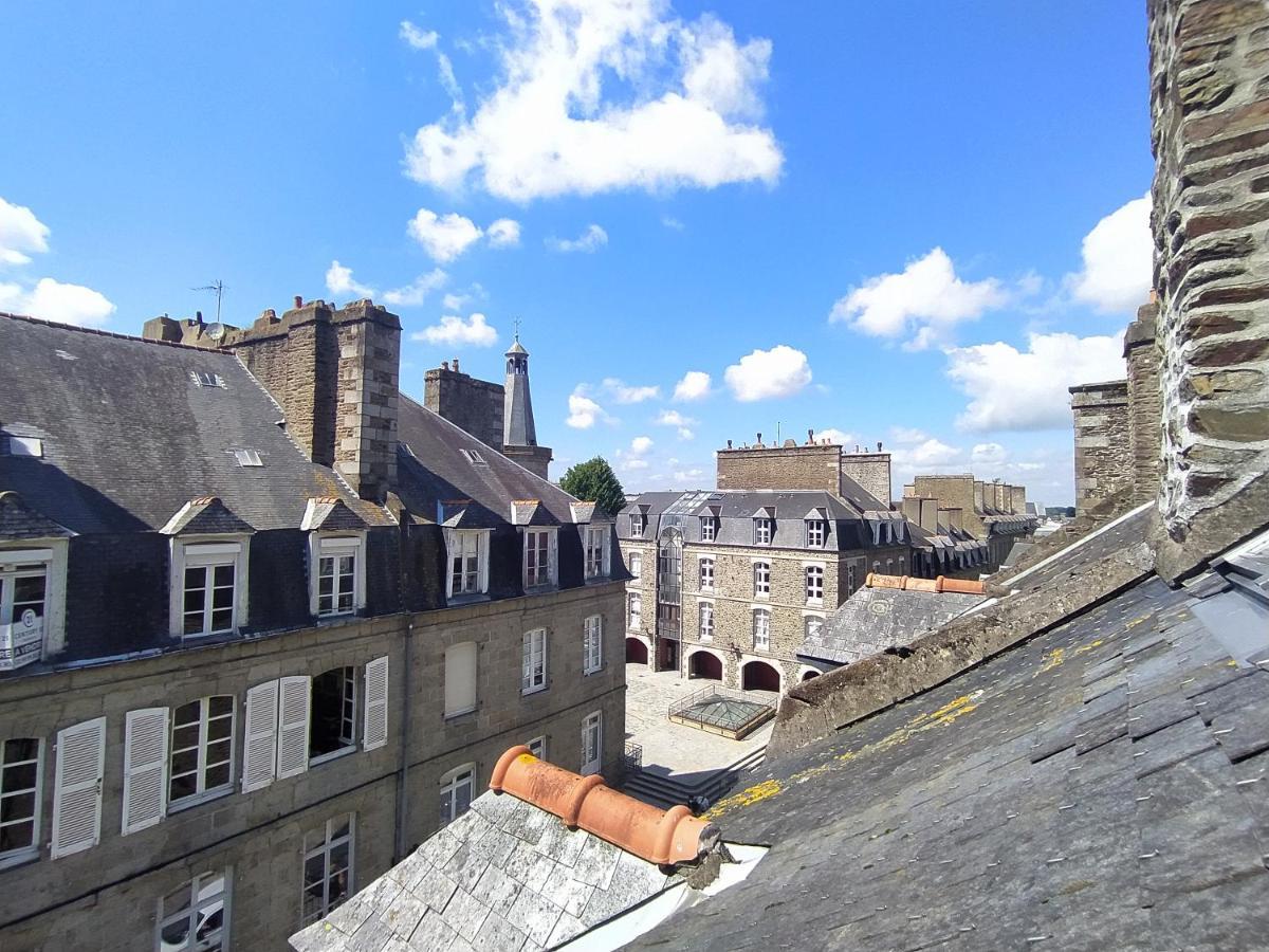 Le Nid - Fougeres Centre Historique Apartment Bagian luar foto