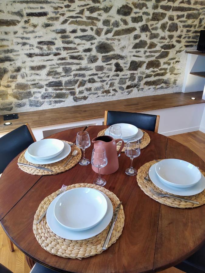 Le Nid - Fougeres Centre Historique Apartment Bagian luar foto