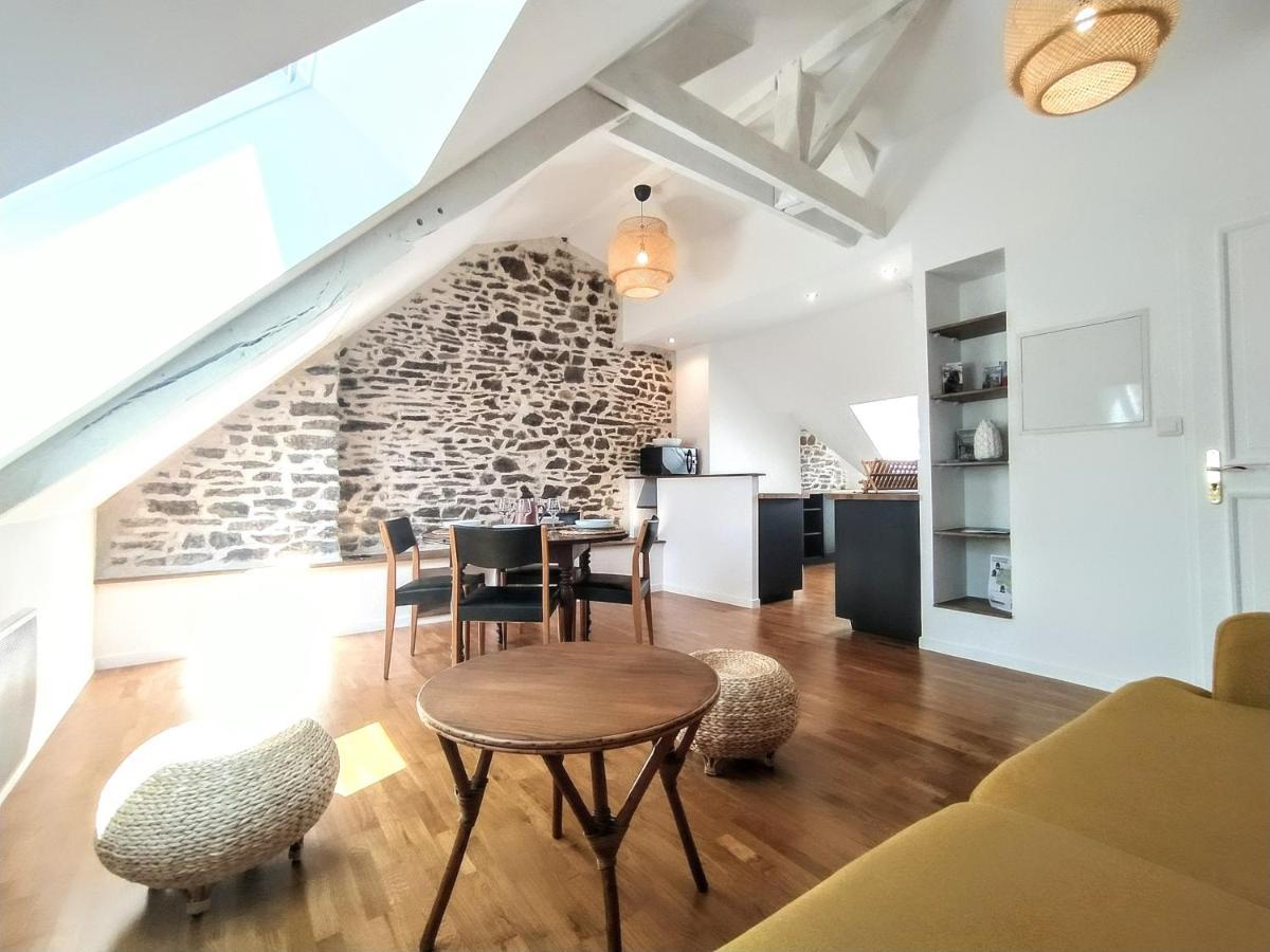 Le Nid - Fougeres Centre Historique Apartment Bagian luar foto
