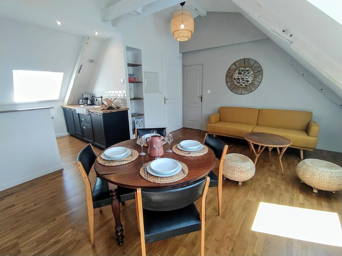 Le Nid - Fougeres Centre Historique Apartment Bagian luar foto